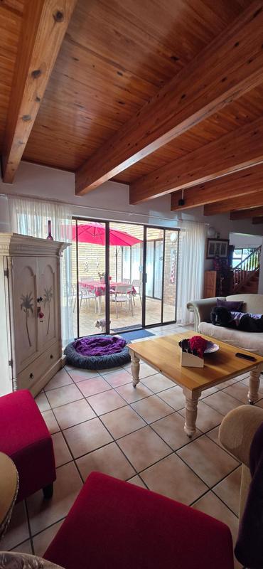 5 Bedroom Property for Sale in Glentana Western Cape